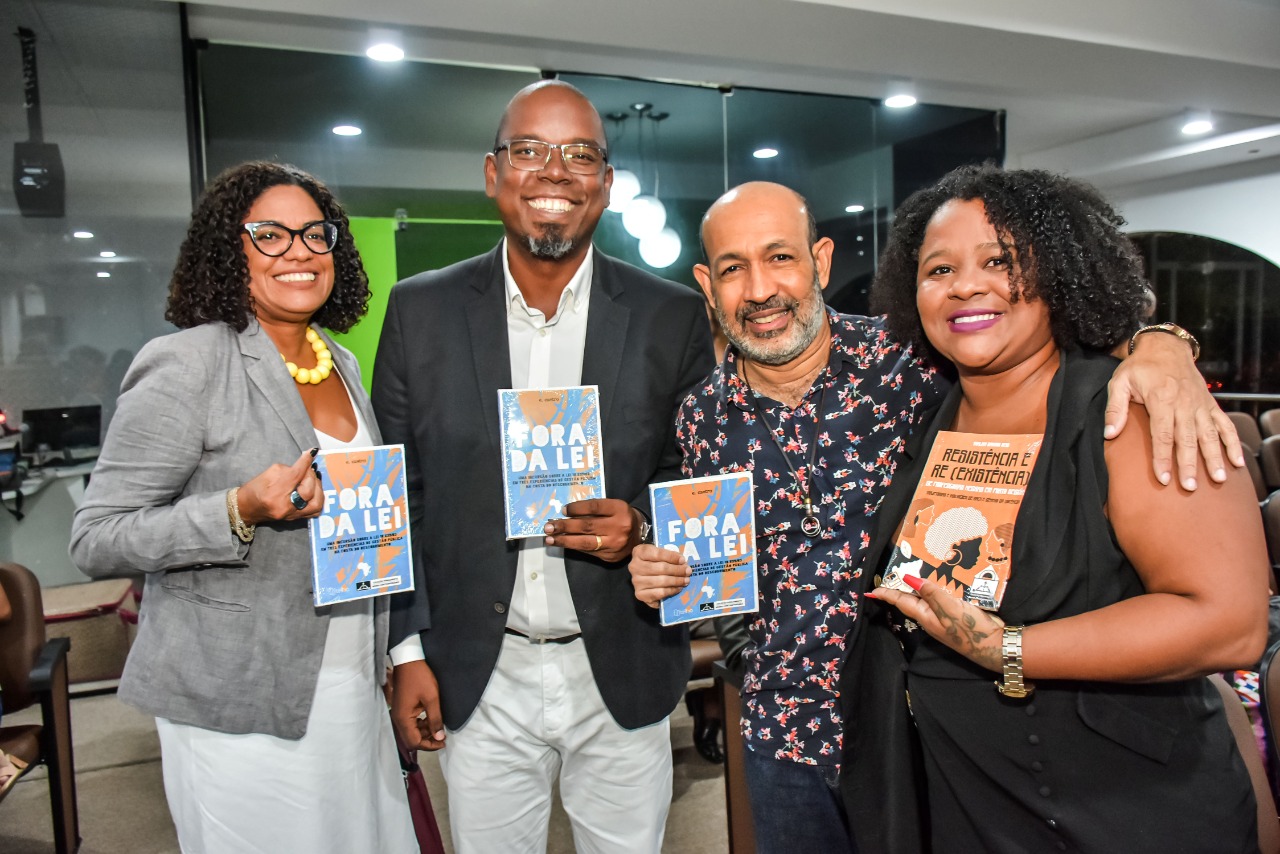 Profa._Maria_do_Carmo_Rebouças__Prof._Richard_Santos_-_Coordenadores_do_GP-PNC_com_os_autores_Prof._Epaminondas_Castro_e_Thalita_Reis_-_Pesquisadores_do_GP-PNC.jpg