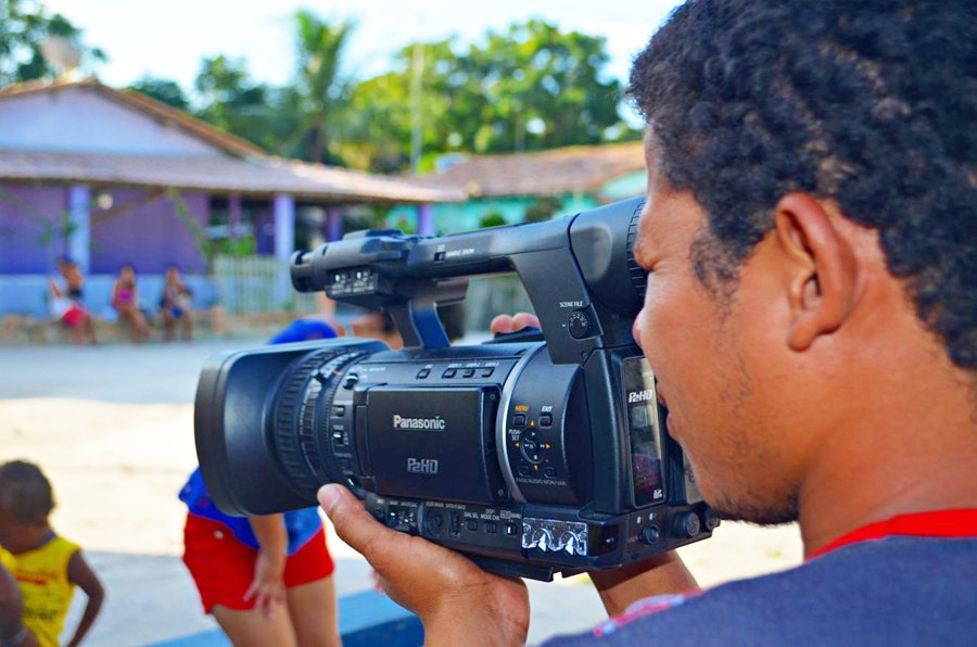 As oficinas de cinema tiveram como resultados o aprendizado dos participantes e a realização de filmes pelos indígenas As oficinas de cinema tiveram como resultados o aprendizado dos participantes e a realização de filmes pelos indígenas